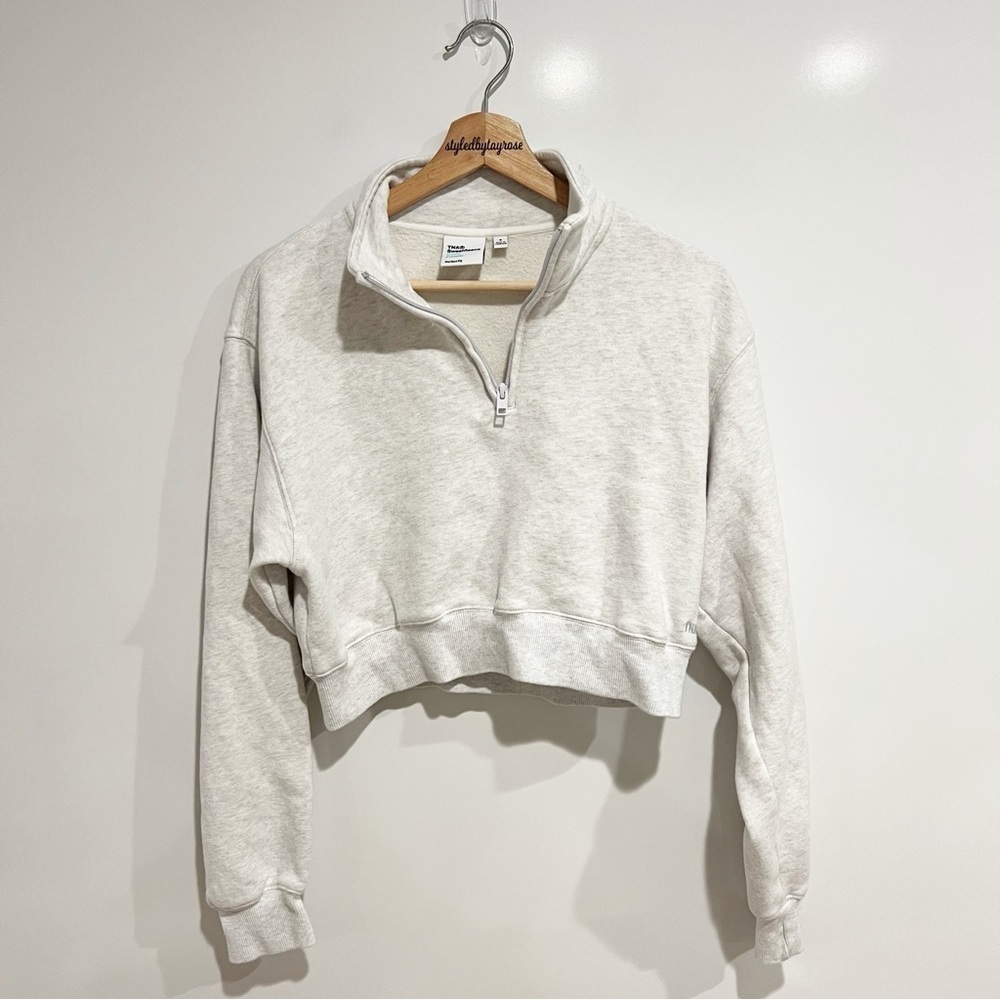 ARITZIA TNA Cropped Cozy Fleece Quarter Zip Sweatshirt Gray - Picture 3 of 7